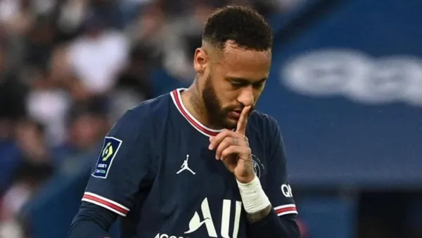 The fans lost patience with the Brazilian, who has a contract until 2027