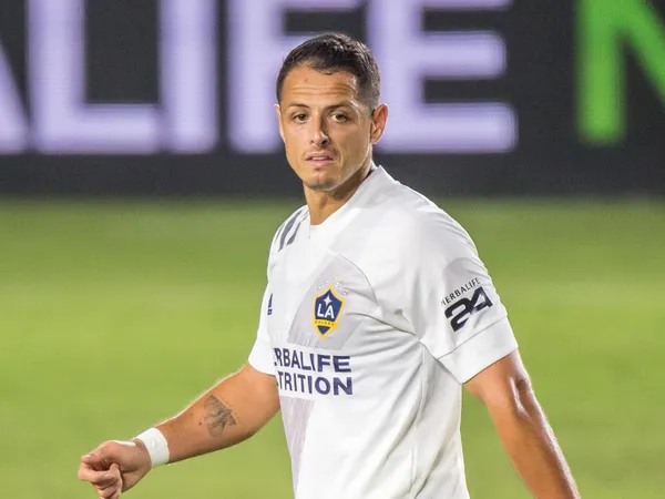 The former star of FC Barcelona did not save anything and see what he thinks about the moment that Javier Hernandez is going through