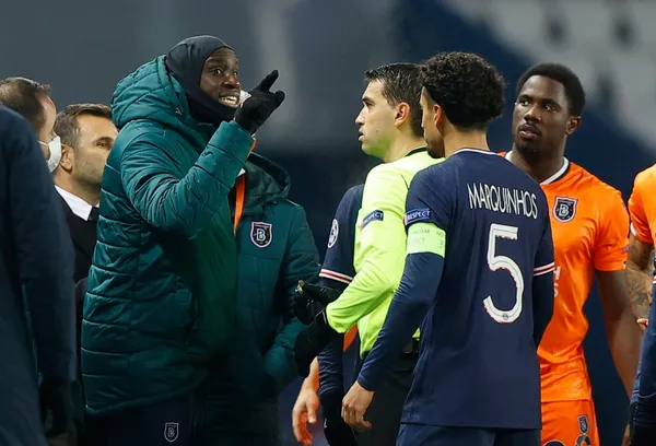 The fourth official allegedly used a racial expression against Pierre Webó, from Turkish team staff. Both teams agreed to leave the pitch and the match was suspended.