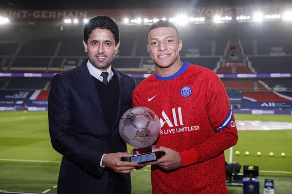 The French striker would have offered a way to renew with the Parisian team, because he does not want to go through the back doors. However, Ligue 1 does not allow it and the club does not want to risk.