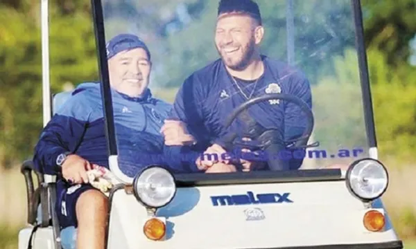 The goalkeeper of the team Diego Maradona managed before his death talked about how the team suffered his passing and talked about his illusion of him not being dead.