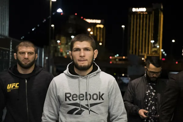 The great former martial arts fighter has just retired from his sports, but at 32 years old, he was offered a contract to play professional soccer, like happened to Usain Bolt.