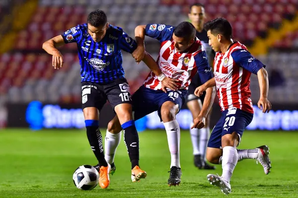 The Guadalajara team fail to find a win in the tournament, unrest grows within the team.