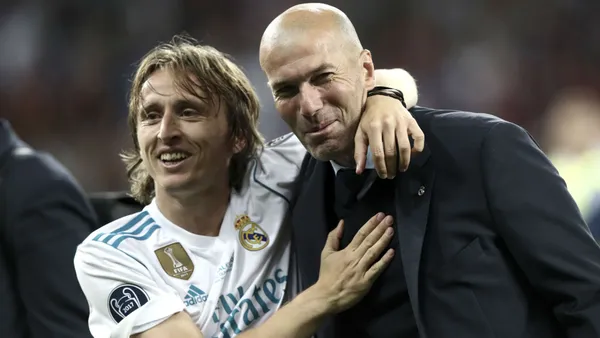 The locker room is divided and Luka Modric showed his loyalty to Zinedine Zidane, a strong message for the opposite side that wants the French out.