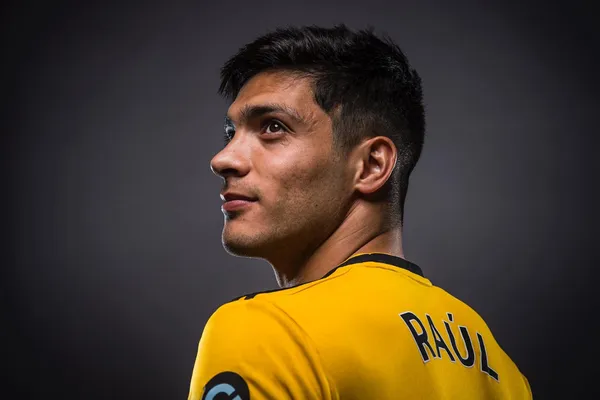 The Mexican attacker could stay for long at Wolves, if he receives this millionaire offer.