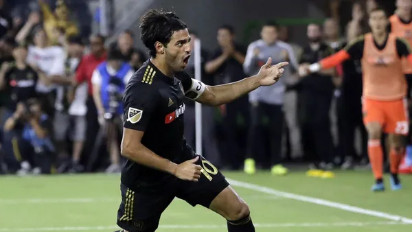 The Mexican footballer, Carlos Vela, has not renewed his contract with LAFC and can now negotiate with any team he wants.