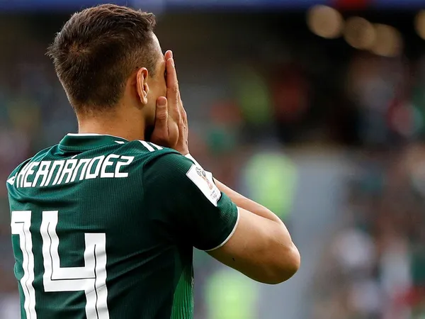 The Mexican forward, who develops his career in MLS, received strong accusations from his ex-girlfriend, and mother of his children.