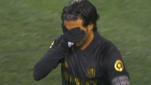 The Mexican is upset at LAFC and is seriously thinking on leaving.