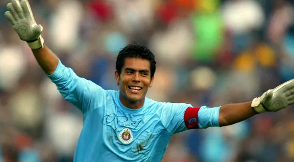 The Mexican keeper revealed how he was axed from the first team hours before playing a decisive match.