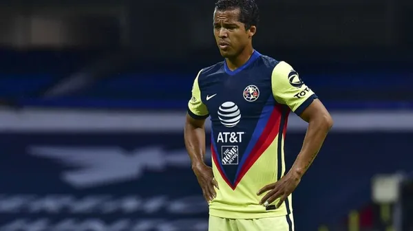 The Mexican legend is struggling more and more to play at least some minutes in the club, Santiago Solari is not considering him, and President Santiago Baños is getting tired.