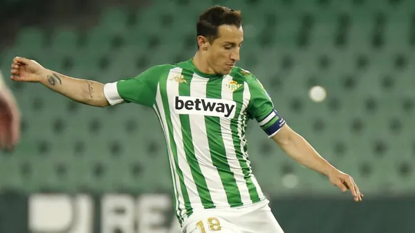 The Mexican midfielder, Andres Guardado came to the defense of his teammate Diego Lainez after the few minutes that the coach Pellegrini gives to him