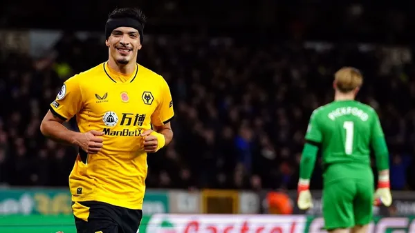 The Mexican player scored his fourth goal for the season.