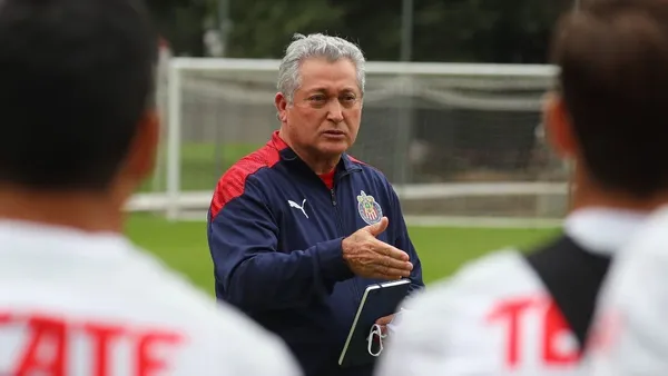 The Mexican side experienced several discipline problems and the head coach is pointed out.