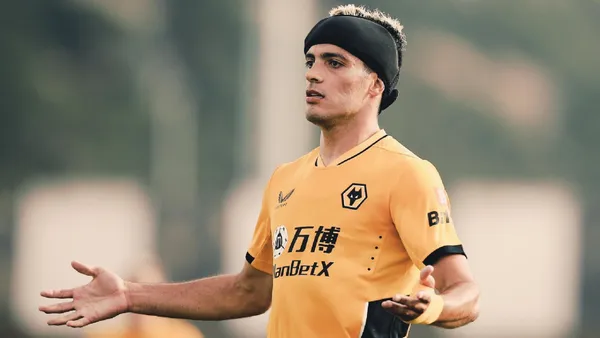 The Mexican striker came on in the 63rd minute but in such a short time he could not save his team, which lost 0-2.