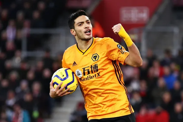 The Mexican striker is having a wonderful season in the Premier League and now is about to overcome Carlos Vela