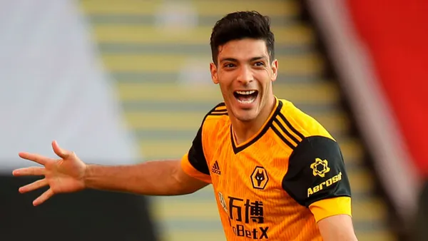 The Mexican striker renewed his contract with Wolverhampton Wanderers F. C. until 2024.