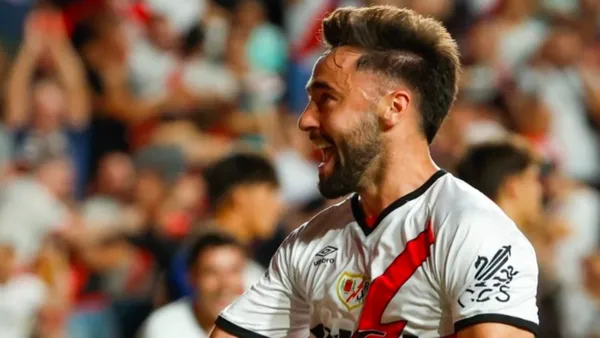 The midfielder's unexpected strike puts Rayo ahead in a thrilling clash against the Spanish giants.