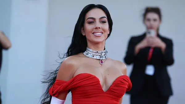 The model bought a ticket that was a winner: How much did she take?