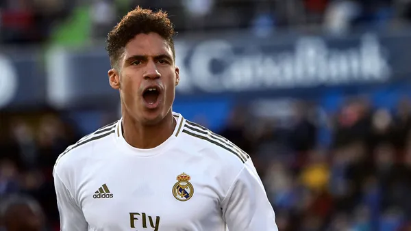 The newspaper ‘Mirror’ points out that Rapahael Varane and his representatives will begin talks with Manchester United this week with a view to finalizing his departure from Real Madrid.