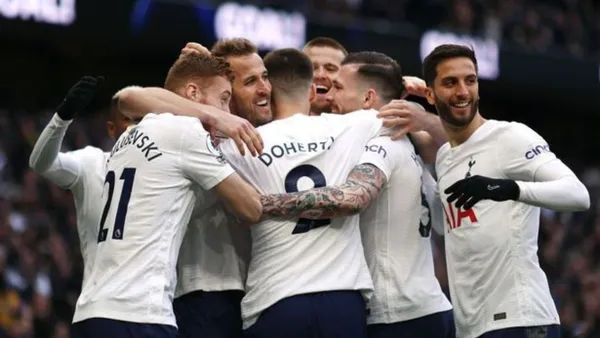 The Old Trafford side are hoping to persuade Spurs to stump up 25 million pounds for the highly-rated 24-year-old Dutchman.