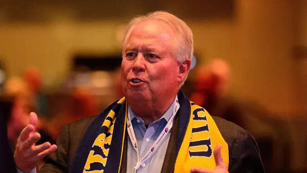 The owner of the Real Salt Lake, Dell Loy Hansen plans the sale of the team after the controversies around him