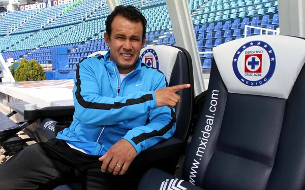 The Peruvian technical director received the highest recognition in the Mexican league, receiving the 2021 Ballon d'Or for being the best coach of the season.