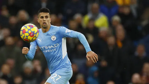 The player shared on social networks the wound the thieves inflicted on him. It is unknown if he will line up tomorrow against Arsenal.