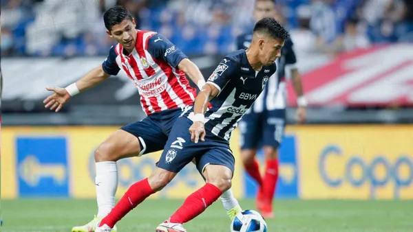 The players escaped from a group of fans who were demonstrating at the gates of the Verde Valle facilities.