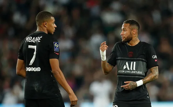 The press is talking about a scene that would reveal the distance between two stellar players in the PSG dressing room.