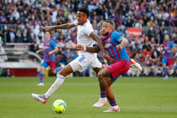 The programming of Barcelona 1 - 2 Real Madrid, redoubles LaLiga's commitment to its strategy to reduce the gap of 5,000 million euros in audiovisual income with the Premier.