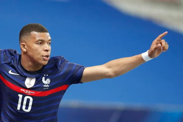 The PSG striker turned down an offer and sent a clear message about what he wants to do in the future.