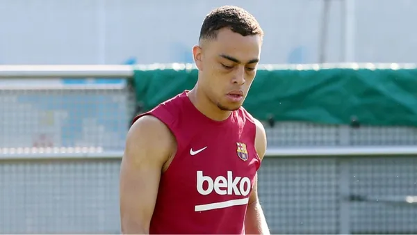 The Red Devils are in need of a right-back.