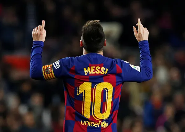 The second son of Lionel Messi showed off in a small round that the former Barcelona striker put together in the garden of his mansion in Casteldefels. Did he inherit his dad's talent?