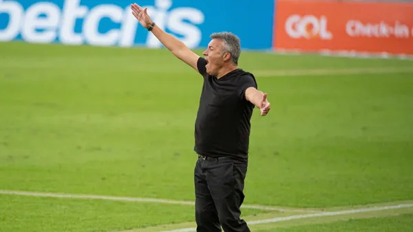 The Spanish coach had a debut for oblivion in the Copa Libertadores and the critics did not wait.