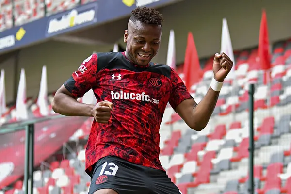 The star forward is closely followed by Boca Juniors and the transfer could take place in the next few hours