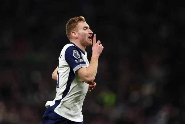 The Swedish striker made a great finish with a powerful left-footed shot.