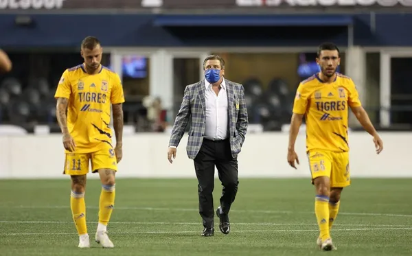The Tigres club had five wins in a row before facing the Tuzos. The auriazules played with 10 players from minute 14 onwards.