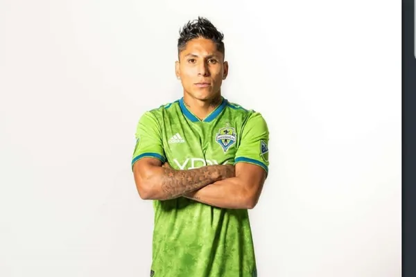 The Uruguayan newspaper El País picked this player as the best footballer of 2020.