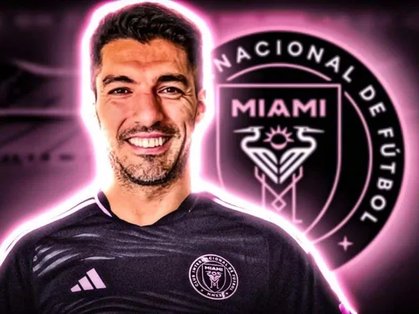 The Uruguayan striker, formerly of Barcelona and Atlético, signs, at 36 years old, for one season with the option of another.