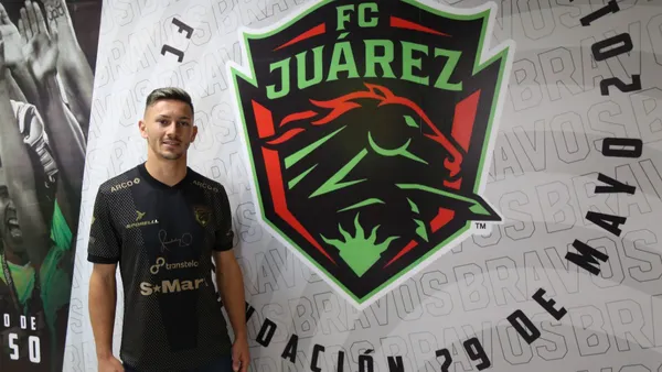 The Uruguayan striker has not been able to score since his arrival to the Bravos and now, he has left his club with one less player.