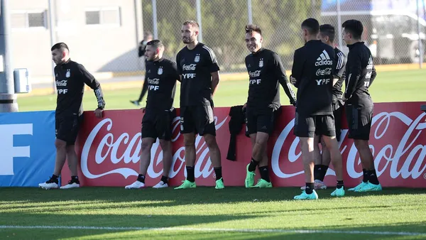 There are great possibilities that Lionel Messi could not be part of the team that will face Uruguay, so Argentina begins to think about what will be the best way to replace him.