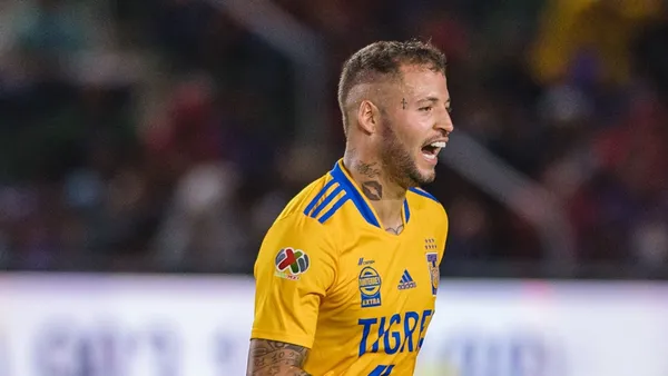 They need a new striker after Brayan Angulo’s departure.