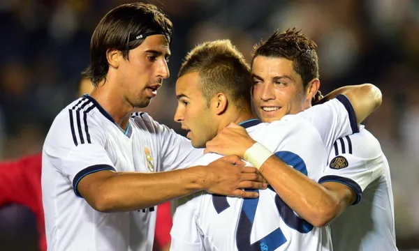 They said he was going to be the successor from CR7 and, despite he played for top European teams, he ended dedicating to music.