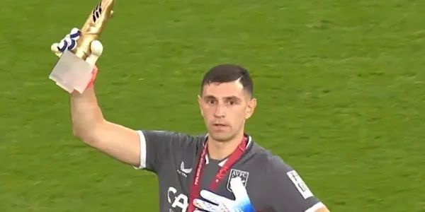 This is how Dibu Martinez will be received at Villa Park, now that he will be playing as a starter