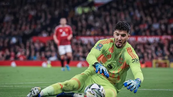 Turkish goalkeeper Bayindir made a very clear mistake in Solanke's goal for Tottentam's 1-0 lead.