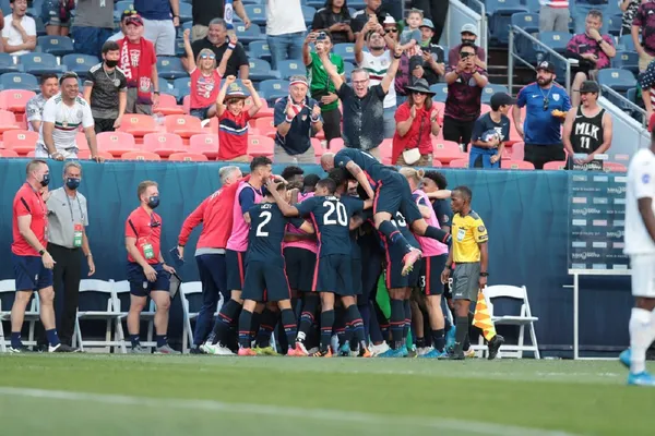USMNT suffered, but ended up celebrating to qualify for the final of the Concacaf tournament
