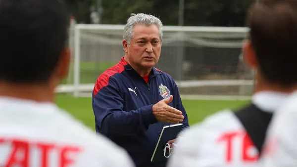 Víctor Manuel Vucetich will continue as coach at Chivas next season and is already planning what the team will be