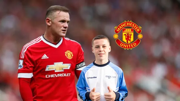Wayne Rooney looks to the side while wearing the Man United jersey as his son Kai Rooney throws two thumbs up and the club logo is near them. (Source: Sky Sports, Gothia Cup)