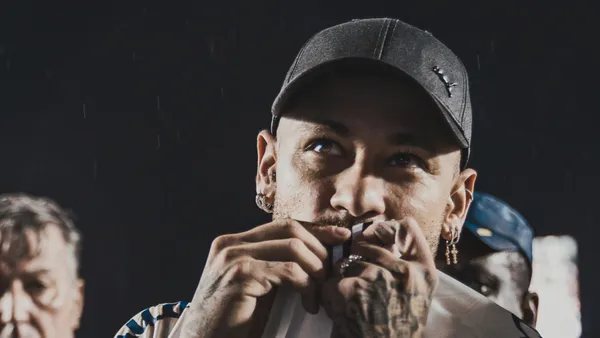 What was the price tag on Neymar's helicopter when he arrived at Santos for his first practice.