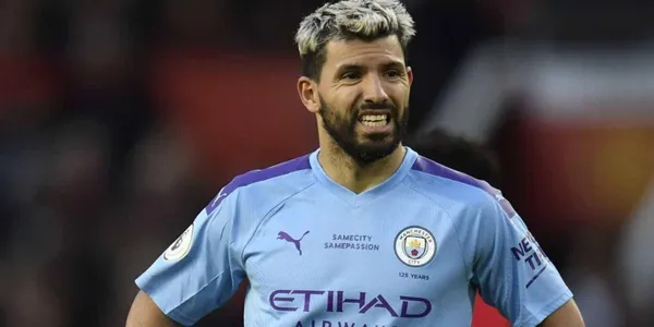 While having fun doing internet broadcasts, the former Manchester City player is hit cheap.